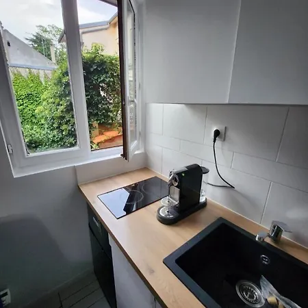 Apartment 2 Pieces Agreable Lumineux Et Calme *
